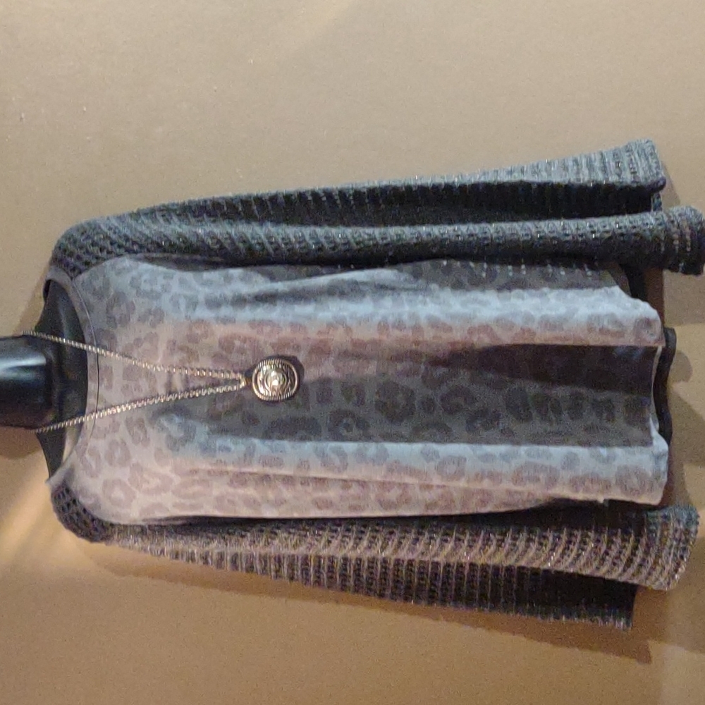 Gray leopard print top 3x NWT